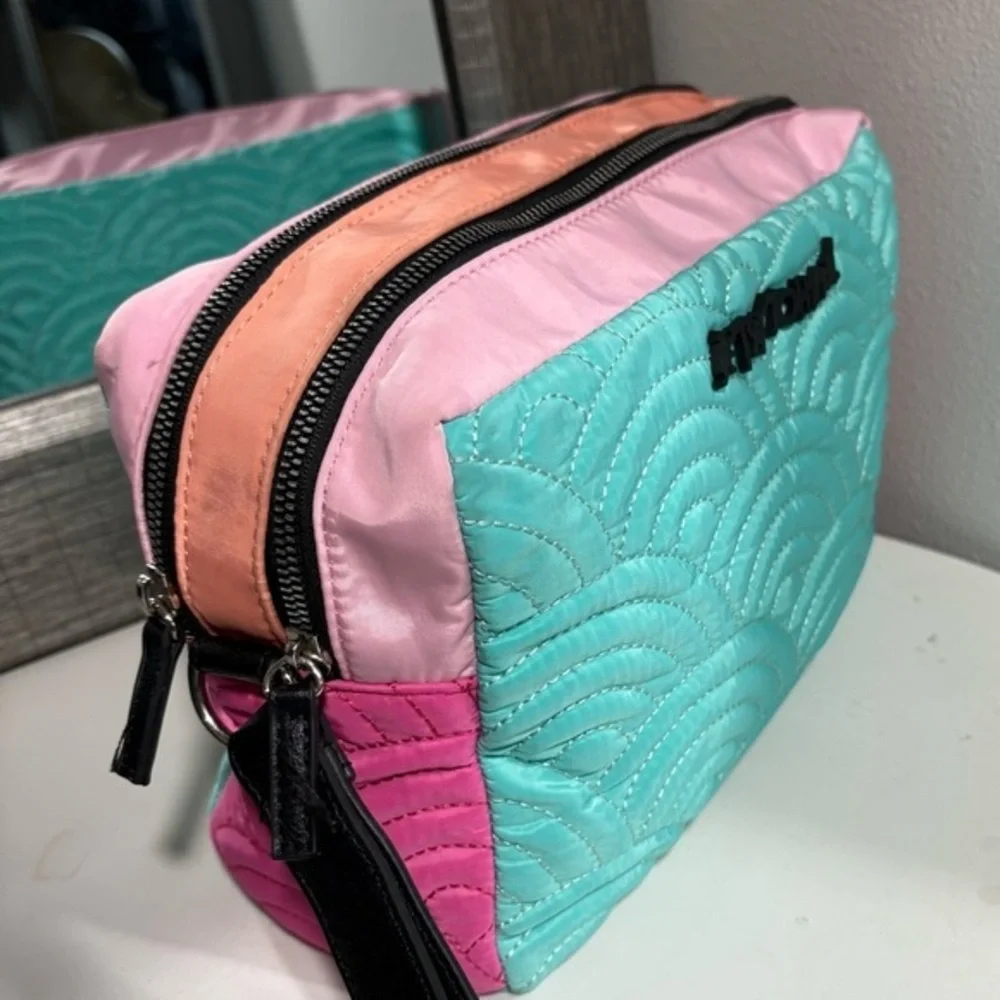Betsey johnson weekender double zip make-up/toiletries bag